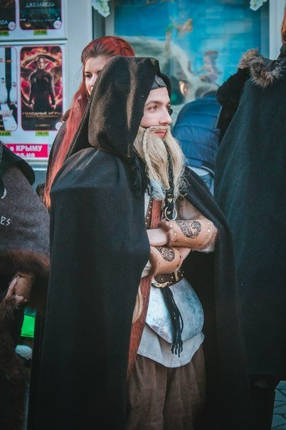 ФОТОРЕПОРТАЖ: В Симферополе на премьеру «Хоббита» собрались эльфы, гномы и волшебники (фото) - фото 2 ФОТОРЕПОРТАЖ: В Симферополе на премьеру «Хоббита» собрались эльфы, гномы и волшебники (фото) - фото 2