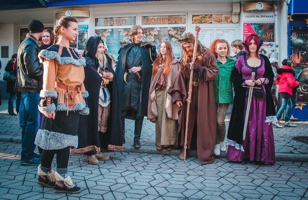 ФОТОРЕПОРТАЖ: В Симферополе на премьеру «Хоббита» собрались эльфы, гномы и волшебники (фото) - фото 5 ФОТОРЕПОРТАЖ: В Симферополе на премьеру «Хоббита» собрались эльфы, гномы и волшебники (фото) - фото 5