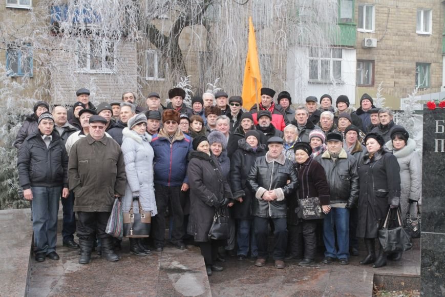 В Макеевке почтили память земляков-«чернобыльцев» (фото) - фото 1 В Макеевке почтили память земляков-«чернобыльцев» (фото) - фото 1