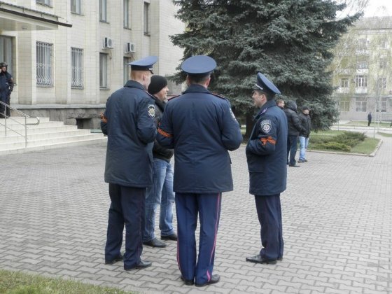 Краматорские правоохранители судятся с МВД (ВИДЕО) (фото) - фото 1 Краматорские правоохранители судятся с МВД (ВИДЕО) (фото) - фото 1