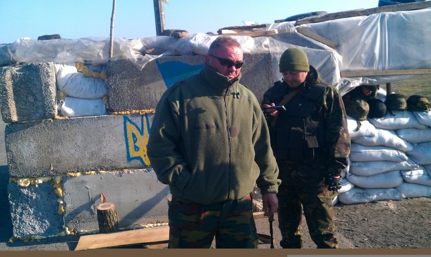 Интервью с солдатом: украинские военные на передовой держат оборону и кормят местных пенсионеров (фото) - фото 1 Интервью с солдатом: украинские военные на передовой держат оборону и кормят местных пенсионеров (фото) - фото 1