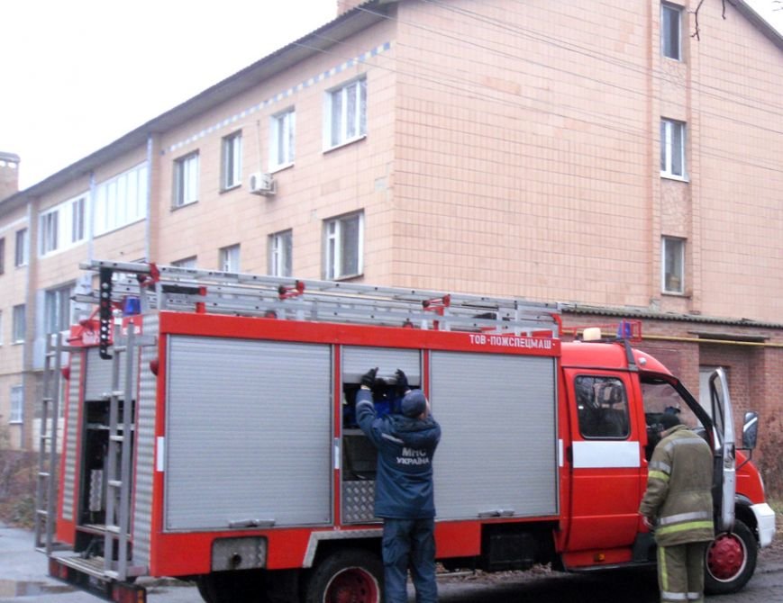 На Полтавщине горела школа: 60 детей были эвакуированы (ФОТО) (фото) - фото 1 На Полтавщине горела школа: 60 детей были эвакуированы (ФОТО) (фото) - фото 1