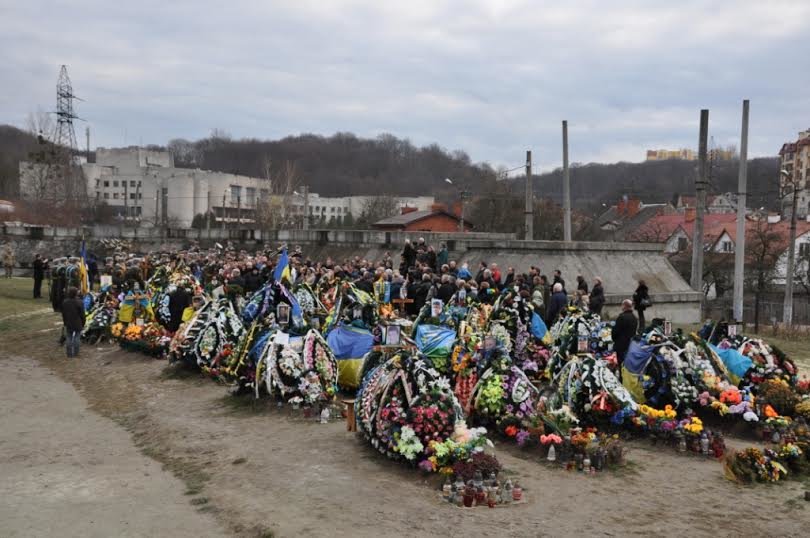 ФОТОРЕПОРТАЖ: Львів попрощався із своїм Героєм - Тарасом Стельмахом (фото) - фото 1 ФОТОРЕПОРТАЖ: Львів попрощався із своїм Героєм - Тарасом Стельмахом (фото) - фото 1