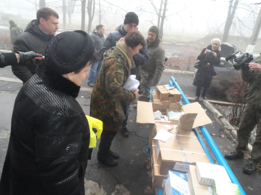 Солдаты передали продукты детям и старикам поселков, выживавших под обстрелами без средств к существованию(ФОТОРЕПОРТАЖ) (фото) - фото 3 Солдаты передали продукты детям и старикам поселков, выживавших под обстрелами без средств к существованию(ФОТОРЕПОРТАЖ) (фото) - фото 3