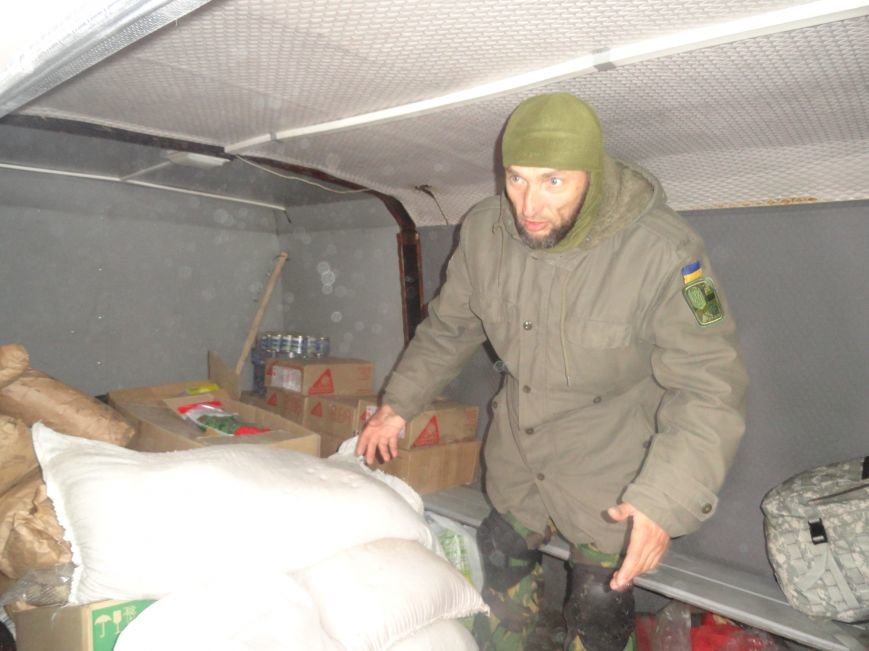 Солдаты передали продукты детям и старикам поселков, выживавших под обстрелами без средств к существованию(ФОТОРЕПОРТАЖ) (фото) - фото 3 Солдаты передали продукты детям и старикам поселков, выживавших под обстрелами без средств к существованию(ФОТОРЕПОРТАЖ) (фото) - фото 3