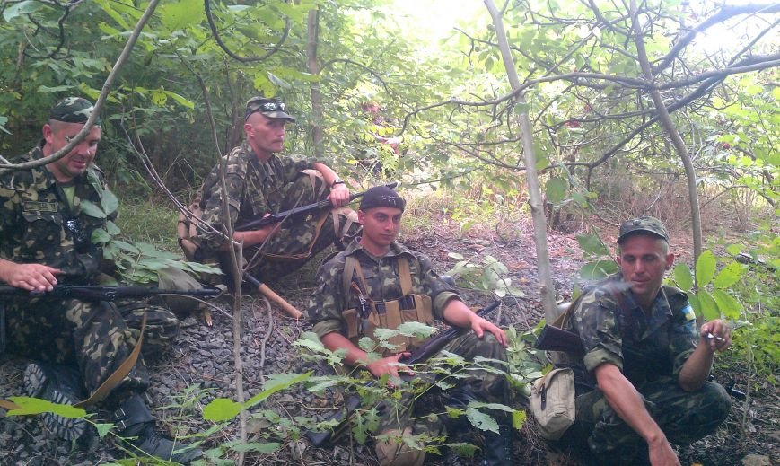 Интервью с кировоградским солдатом: украинские военные на передовой держат оборону и кормят местных пенсионеров (фото) - фото 1 Интервью с кировоградским солдатом: украинские военные на передовой держат оборону и кормят местных пенсионеров (фото) - фото 1