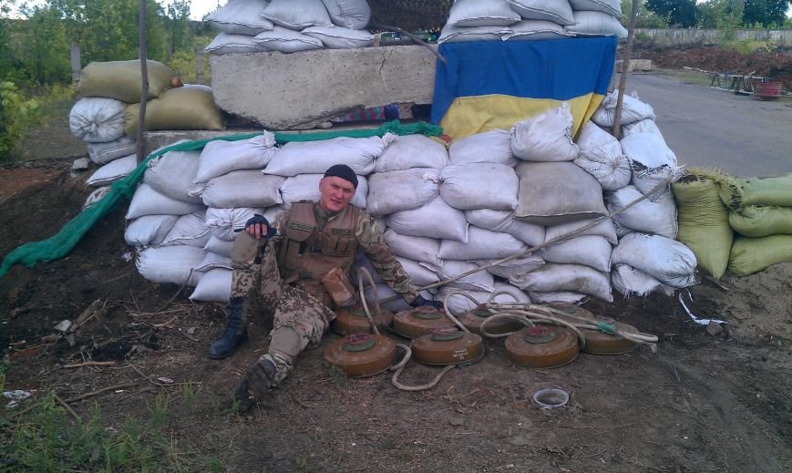 Интервью с кировоградским солдатом: украинские военные на передовой держат оборону и кормят местных пенсионеров (фото) - фото 1 Интервью с кировоградским солдатом: украинские военные на передовой держат оборону и кормят местных пенсионеров (фото) - фото 1