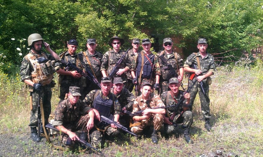 Интервью с кировоградским солдатом: украинские военные на передовой держат оборону и кормят местных пенсионеров (фото) - фото 1 Интервью с кировоградским солдатом: украинские военные на передовой держат оборону и кормят местных пенсионеров (фото) - фото 1
