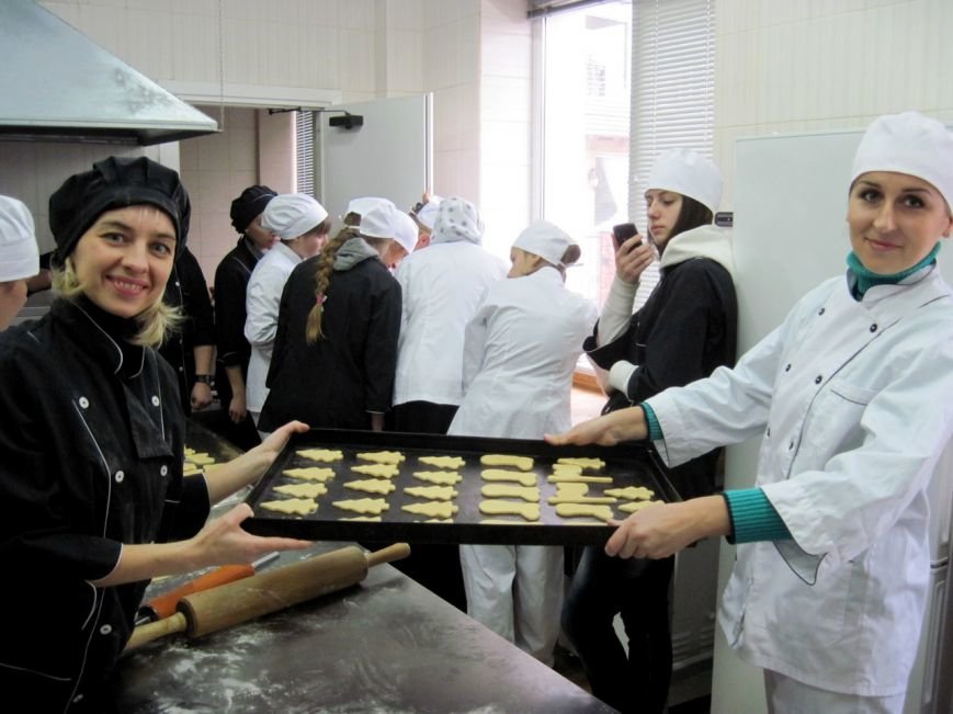 «РУЄВИТ» та майбутні кондитери випікали медові пряники (фото) - фото 3 «РУЄВИТ» та майбутні кондитери випікали медові пряники (фото) - фото 3
