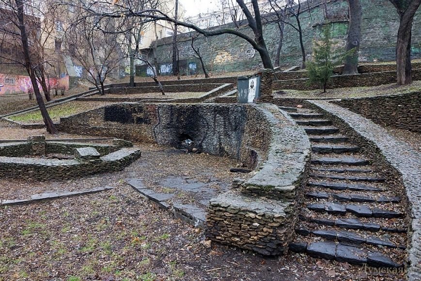 В сквере под памятником Дерибасу может вырасти высотка - СМИ (ФОТО) (фото) - фото 1 В сквере под памятником Дерибасу может вырасти высотка - СМИ (ФОТО) (фото) - фото 1