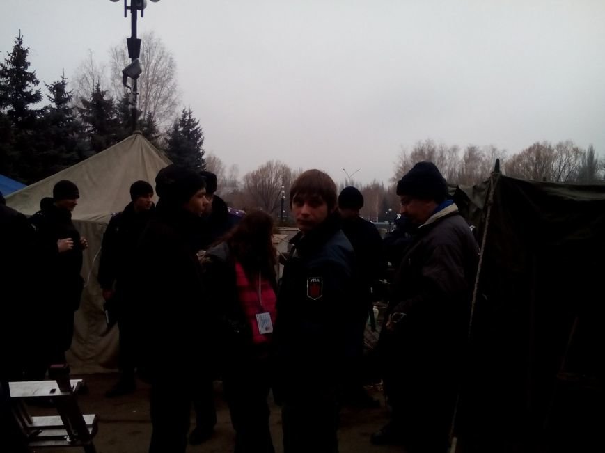 В палаточный городок перед исполкомом Кривого Рога подбросили взрывчатку (ФОТО) (фото) - фото 1 В палаточный городок перед исполкомом Кривого Рога подбросили взрывчатку (ФОТО) (фото) - фото 1
