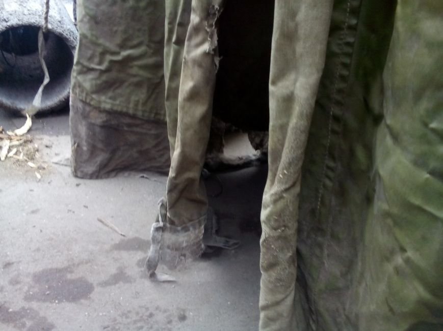В палаточный городок перед исполкомом Кривого Рога подбросили взрывчатку (ФОТО) (фото) - фото 1 В палаточный городок перед исполкомом Кривого Рога подбросили взрывчатку (ФОТО) (фото) - фото 1