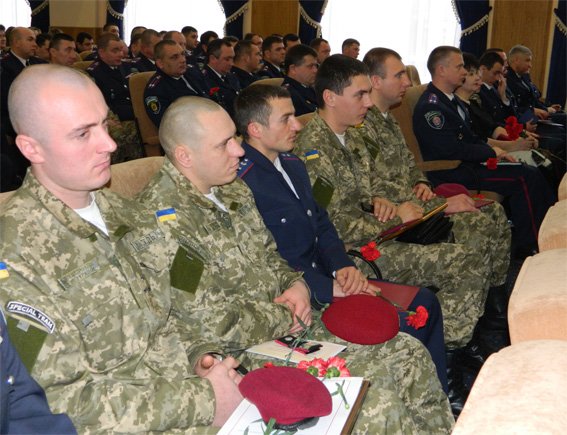 Правоохоронці Кіровоградщини приймали вітання з нагоди професійного свята (фото) - фото 1 Правоохоронці Кіровоградщини приймали вітання з нагоди професійного свята (фото) - фото 1