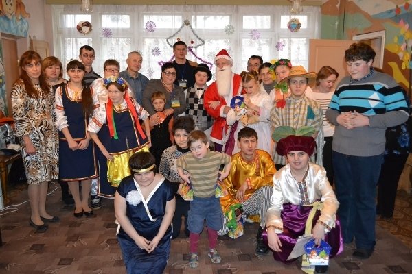 Мариупольские волонтеры посетили детей с особыми потребностями (ФОТО) (фото) - фото 1 Мариупольские волонтеры посетили детей с особыми потребностями (ФОТО) (фото) - фото 1