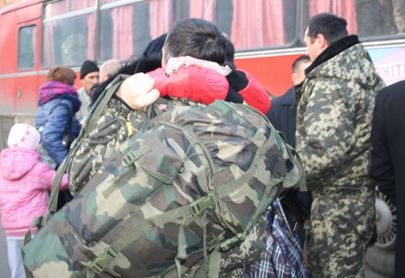 Из зоны АТО в Кременчуг вернулись милиционеры (фото) - фото 1 Из зоны АТО в Кременчуг вернулись милиционеры (фото) - фото 1