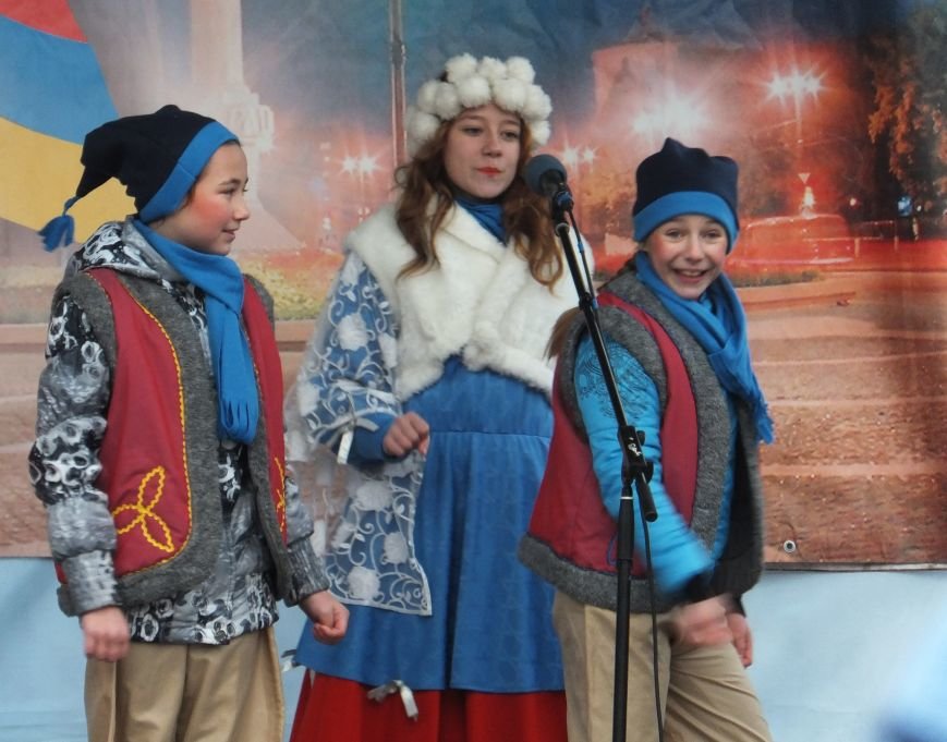 В Кировограде проходит открытие главной елки области (фото) - фото 1 В Кировограде проходит открытие главной елки области (фото) - фото 1