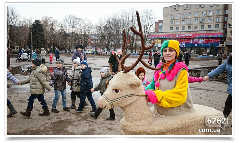 Сегодня в Славянске официально открыли городскую ёлку. (фото) - фото 3 Сегодня в Славянске официально открыли городскую ёлку. (фото) - фото 3
