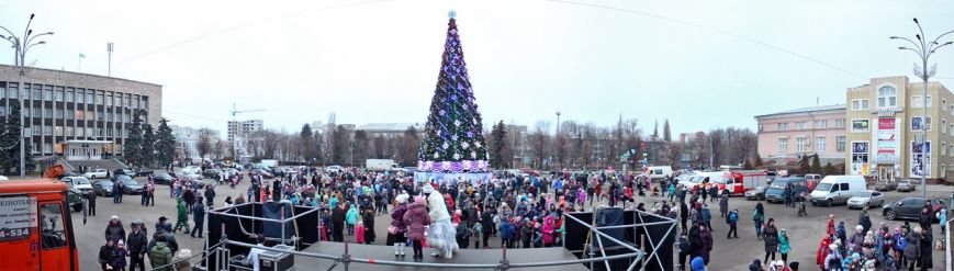 Как кременчугские ребятишки главную городскую ёлочку зажигали (фото) - фото 1 Как кременчугские ребятишки главную городскую ёлочку зажигали (фото) - фото 1