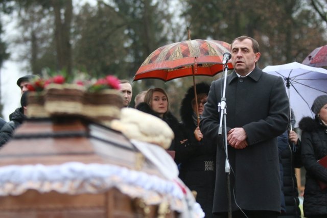 Сотні львів'ян провели в останню путь жінку-символ української честі (ФОТОРЕПОРТАЖ) (фото) - фото 1 Сотні львів'ян провели в останню путь жінку-символ української честі (ФОТОРЕПОРТАЖ) (фото) - фото 1