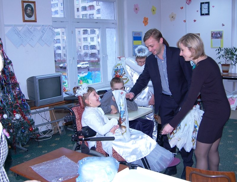 До вихованців реабілітаційного центру «Джерело» завітав Миколай (ФОТОРЕПОРТАЖ) (фото) - фото 6 До вихованців реабілітаційного центру «Джерело» завітав Миколай (ФОТОРЕПОРТАЖ) (фото) - фото 6