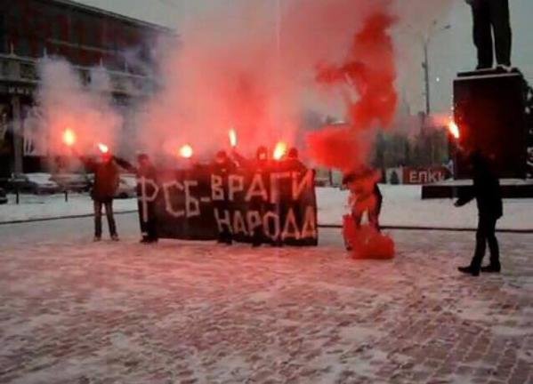 Россияне развернули антипутинские баннеры на мостах в Петербурге и Москве (ФОТО) (фото) - фото 2 Россияне развернули антипутинские баннеры на мостах в Петербурге и Москве (ФОТО) (фото) - фото 2