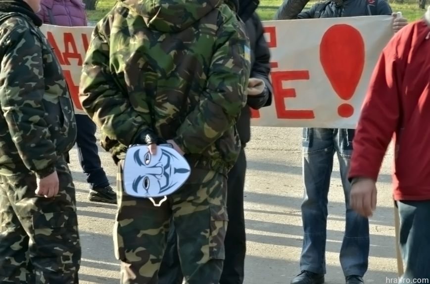 Активисты в масках анонимуса демонтировали стоянку у дельфинария «Немо» (ФОТО) (фото) - фото 1 Активисты в масках анонимуса демонтировали стоянку у дельфинария «Немо» (ФОТО) (фото) - фото 1