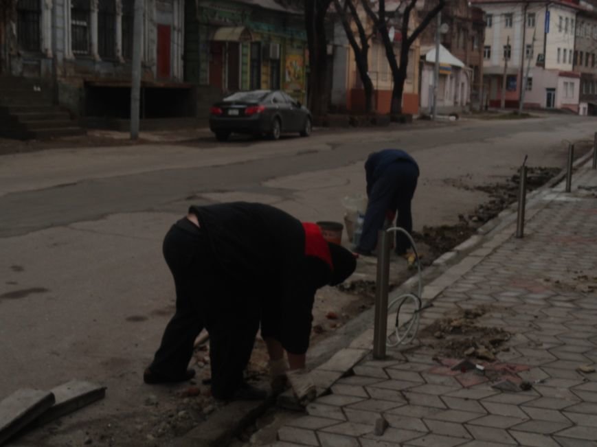 Для мариупольцев готовится иллюминационный подарок (ФОТОФАКТ) (фото) - фото 1 Для мариупольцев готовится иллюминационный подарок (ФОТОФАКТ) (фото) - фото 1
