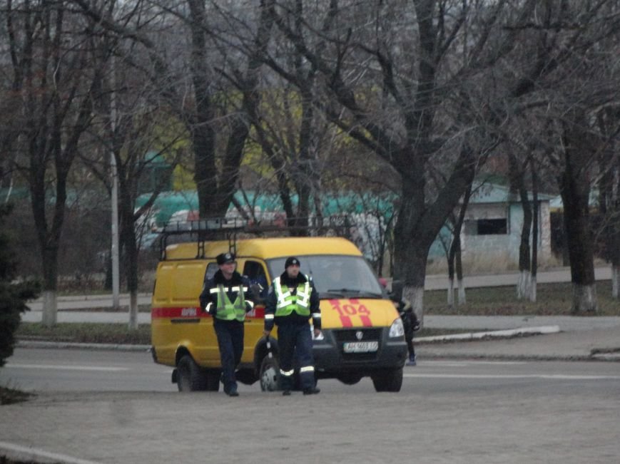 В мариуполе на площади имени Комсомола репетировали марш, искали взрывчатку (ФОТОРЕПОРТАЖ) (фото) - фото 1 В мариуполе на площади имени Комсомола репетировали марш, искали взрывчатку (ФОТОРЕПОРТАЖ) (фото) - фото 1
