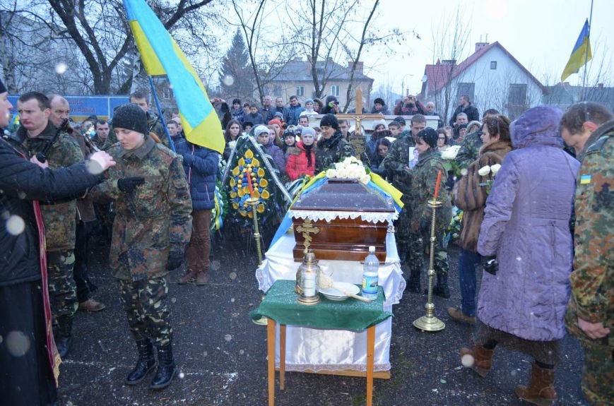 На Львівщині поховали трьох новітніх Героїв АТО (ФОТОРЕПОРТАЖ) (фото) - фото 4 На Львівщині поховали трьох новітніх Героїв АТО (ФОТОРЕПОРТАЖ) (фото) - фото 4