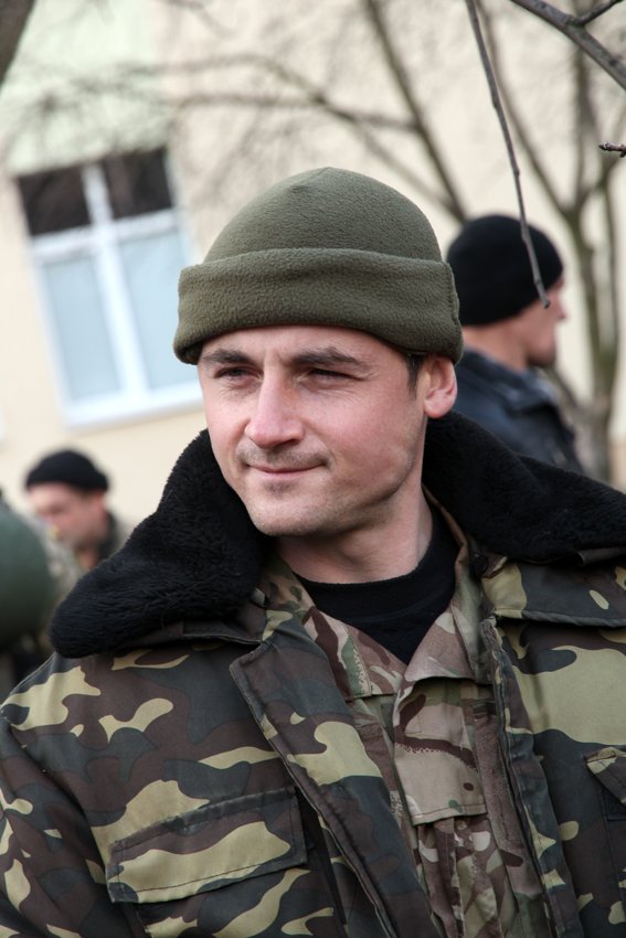 У Львові Героїв АТО зустріли вдома зі сльозами та хвилиною мовчання за побратимами, які вже не повернуться (ФОТОРЕПОТАЖ) (фото) - фото 16 У Львові Героїв АТО зустріли вдома зі сльозами та хвилиною мовчання за побратимами, які вже не повернуться (ФОТОРЕПОТАЖ) (фото) - фото 16