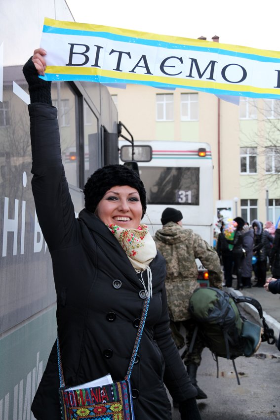 У Львові Героїв АТО зустріли вдома зі сльозами та хвилиною мовчання за побратимами, які вже не повернуться (ФОТОРЕПОТАЖ) (фото) - фото 8 У Львові Героїв АТО зустріли вдома зі сльозами та хвилиною мовчання за побратимами, які вже не повернуться (ФОТОРЕПОТАЖ) (фото) - фото 8