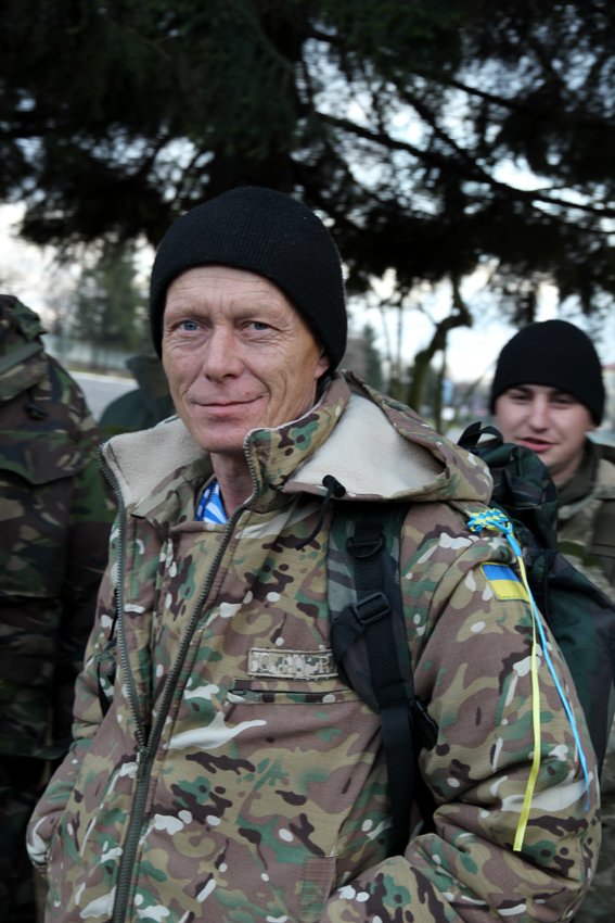 У Львові Героїв АТО зустріли вдома зі сльозами та хвилиною мовчання за побратимами, які вже не повернуться (ФОТОРЕПОТАЖ) (фото) - фото 3 У Львові Героїв АТО зустріли вдома зі сльозами та хвилиною мовчання за побратимами, які вже не повернуться (ФОТОРЕПОТАЖ) (фото) - фото 3