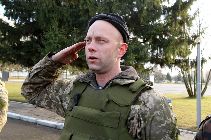 У Львові Героїв АТО зустріли вдома зі сльозами та хвилиною мовчання за побратимами, які вже не повернуться (ФОТОРЕПОТАЖ) (фото) - фото 1 У Львові Героїв АТО зустріли вдома зі сльозами та хвилиною мовчання за побратимами, які вже не повернуться (ФОТОРЕПОТАЖ) (фото) - фото 1