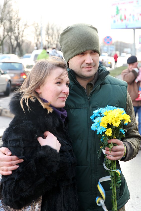 У Львові Героїв АТО зустріли вдома зі сльозами та хвилиною мовчання за побратимами, які вже не повернуться (ФОТОРЕПОТАЖ) (фото) - фото 29 У Львові Героїв АТО зустріли вдома зі сльозами та хвилиною мовчання за побратимами, які вже не повернуться (ФОТОРЕПОТАЖ) (фото) - фото 29