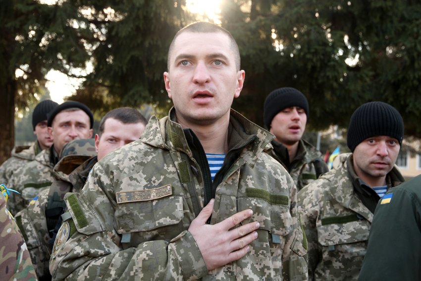 У Львові Героїв АТО зустріли вдома зі сльозами та хвилиною мовчання за побратимами, які вже не повернуться (ФОТОРЕПОТАЖ) (фото) - фото 30 У Львові Героїв АТО зустріли вдома зі сльозами та хвилиною мовчання за побратимами, які вже не повернуться (ФОТОРЕПОТАЖ) (фото) - фото 30