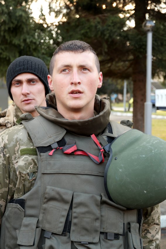 У Львові Героїв АТО зустріли вдома зі сльозами та хвилиною мовчання за побратимами, які вже не повернуться (ФОТОРЕПОТАЖ) (фото) - фото 27 У Львові Героїв АТО зустріли вдома зі сльозами та хвилиною мовчання за побратимами, які вже не повернуться (ФОТОРЕПОТАЖ) (фото) - фото 27