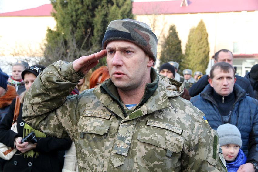 У Львові Героїв АТО зустріли вдома зі сльозами та хвилиною мовчання за побратимами, які вже не повернуться (ФОТОРЕПОТАЖ) (фото) - фото 31 У Львові Героїв АТО зустріли вдома зі сльозами та хвилиною мовчання за побратимами, які вже не повернуться (ФОТОРЕПОТАЖ) (фото) - фото 31
