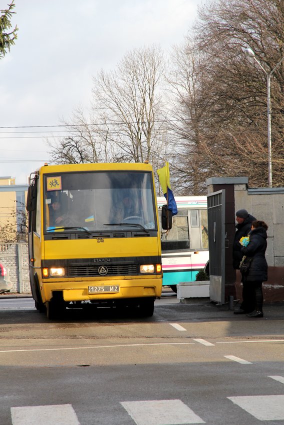 У Львові Героїв АТО зустріли вдома зі сльозами та хвилиною мовчання за побратимами, які вже не повернуться (ФОТОРЕПОТАЖ) (фото) - фото 25 У Львові Героїв АТО зустріли вдома зі сльозами та хвилиною мовчання за побратимами, які вже не повернуться (ФОТОРЕПОТАЖ) (фото) - фото 25