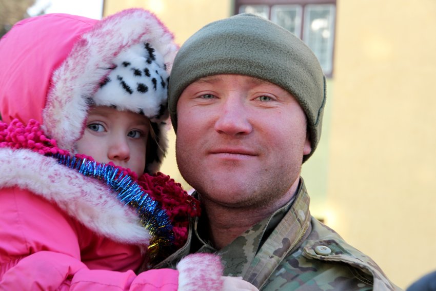 У Львові Героїв АТО зустріли вдома зі сльозами та хвилиною мовчання за побратимами, які вже не повернуться (ФОТОРЕПОТАЖ) (фото) - фото 28 У Львові Героїв АТО зустріли вдома зі сльозами та хвилиною мовчання за побратимами, які вже не повернуться (ФОТОРЕПОТАЖ) (фото) - фото 28