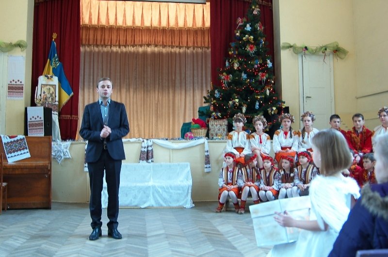 У Львові діти, які мають п'ять та більше братиків та сестричок, отримали від Святого Миколая подарунки (ФОТОРЕПОРТАЖ) (фото) - фото 2 У Львові діти, які мають п'ять та більше братиків та сестричок, отримали від Святого Миколая подарунки (ФОТОРЕПОРТАЖ) (фото) - фото 2