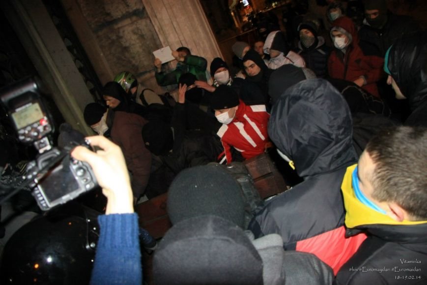 У Львові відреставрували вітражі, які були пошкоджений під час «Ночі гніву» у прокуратурі (ФОТОРЕПОРТАЖ) (фото) - фото 8 У Львові відреставрували вітражі, які були пошкоджений під час «Ночі гніву» у прокуратурі (ФОТОРЕПОРТАЖ) (фото) - фото 8