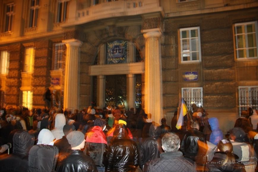 У Львові відреставрували вітражі, які були пошкоджений під час «Ночі гніву» у прокуратурі (ФОТОРЕПОРТАЖ) (фото) - фото 4 У Львові відреставрували вітражі, які були пошкоджений під час «Ночі гніву» у прокуратурі (ФОТОРЕПОРТАЖ) (фото) - фото 4