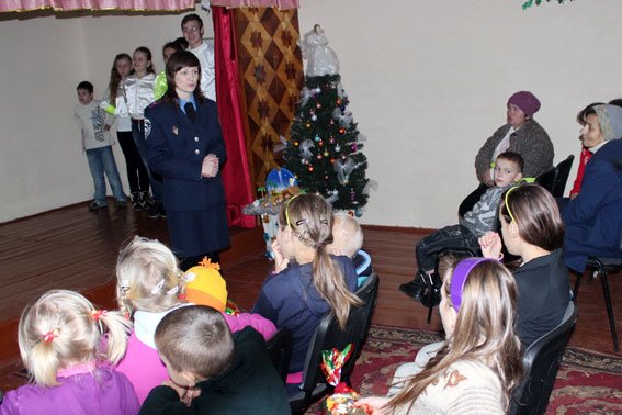 Львівські даівці привітали діток зі школи-інтернату з днем святого Миколая (ФОТО) (фото) - фото 4 Львівські даівці привітали діток зі школи-інтернату з днем святого Миколая (ФОТО) (фото) - фото 4