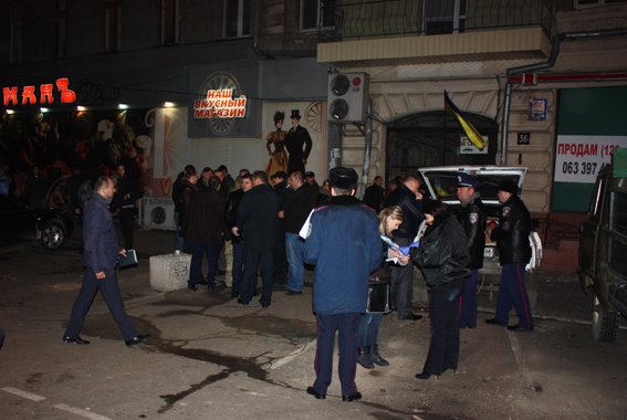 В Одессе взорвали автомобиль. В милиции говорят: теракт (ФОТО) (фото) - фото 2 В Одессе взорвали автомобиль. В милиции говорят: теракт (ФОТО) (фото) - фото 2