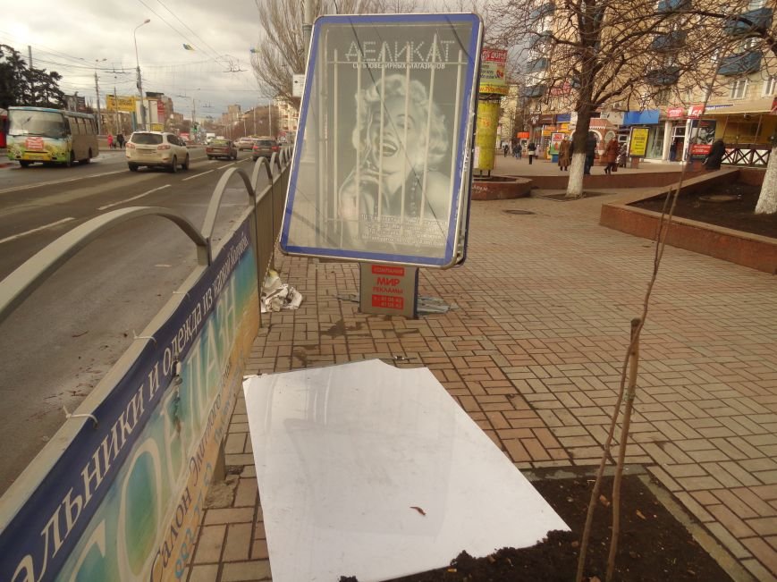 Вандалы протестуют против того, чтобы Мариуполь считался европейским городом (ФОТОФАКТ) (фото) - фото 1 Вандалы протестуют против того, чтобы Мариуполь считался европейским городом (ФОТОФАКТ) (фото) - фото 1