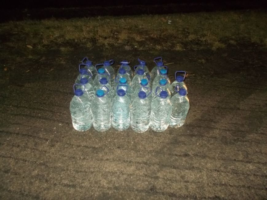 В Кировоградской области задержали автомобиль, водитель которого перевозил более 100 литров спирта (фото) (фото) - фото 1 В Кировоградской области задержали автомобиль, водитель которого перевозил более 100 литров спирта (фото) (фото) - фото 1