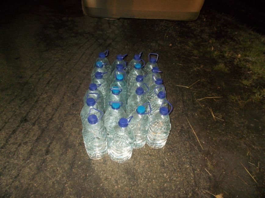 В Кировоградской области задержали автомобиль, водитель которого перевозил более 100 литров спирта (фото) (фото) - фото 1 В Кировоградской области задержали автомобиль, водитель которого перевозил более 100 литров спирта (фото) (фото) - фото 1
