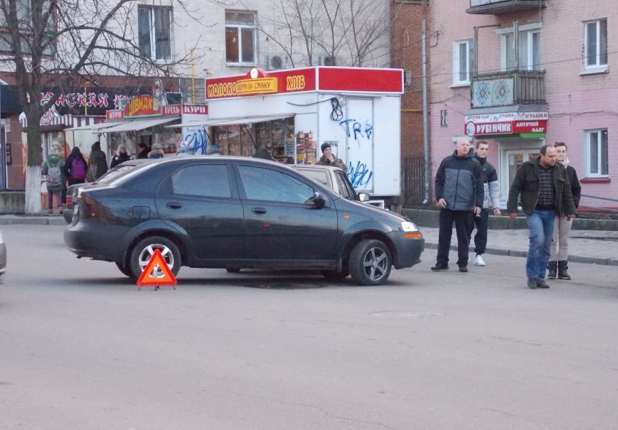 В Кировограде на Шевченко произошло два ДТП (фото) (фото) - фото 1 В Кировограде на Шевченко произошло два ДТП (фото) (фото) - фото 1