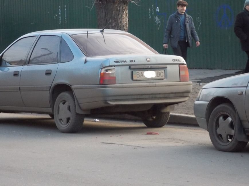 В Кировограде на Шевченко произошло два ДТП (фото) (фото) - фото 1 В Кировограде на Шевченко произошло два ДТП (фото) (фото) - фото 1