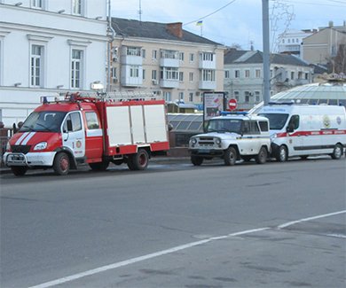 В Полтаве снова «минировали» здание городского совета (фото) - фото 1 В Полтаве снова «минировали» здание городского совета (фото) - фото 1